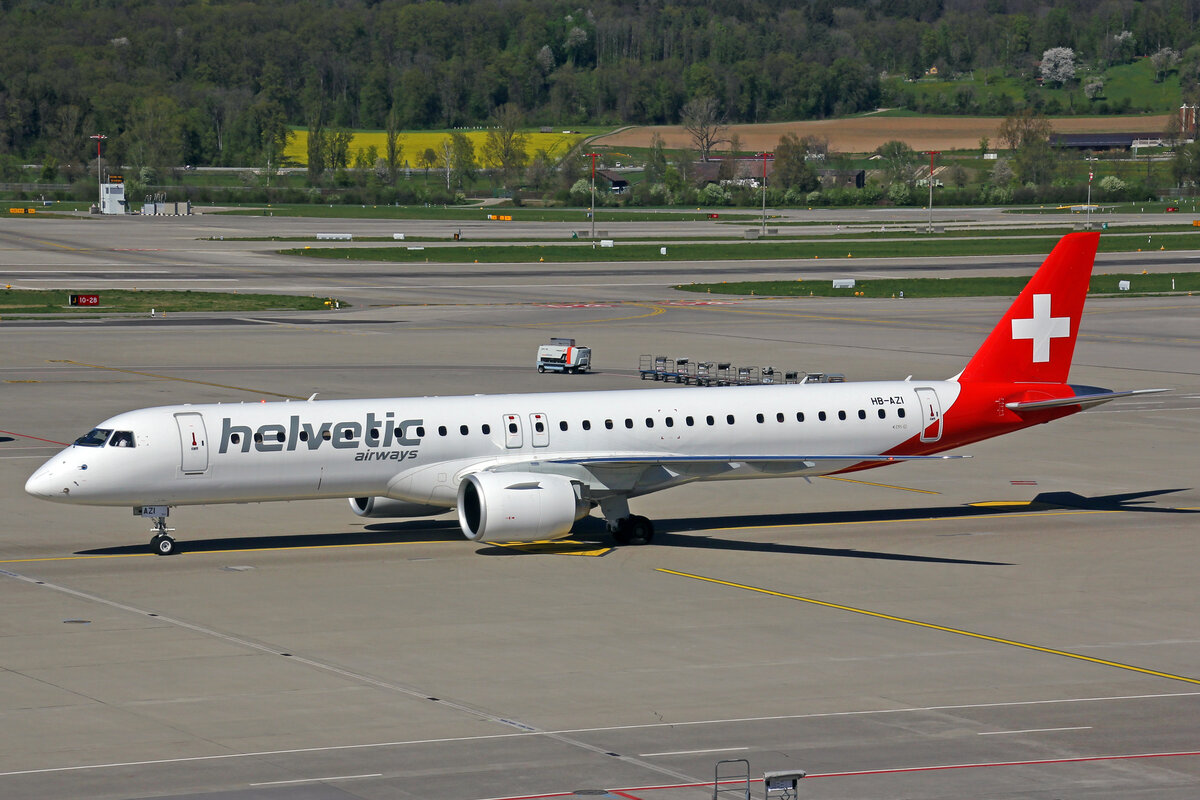 Helvetic Airways, HB-AZI, Embraer E195-E2, msn: 19020055, 18.April 2022, ZRH Zürich, Switzerland.