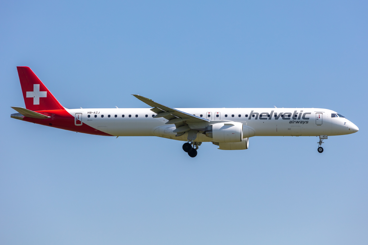 Helvetic Airways, HB-AZJ, Embraer, ERJ-195 E2, 28.04.2022, ZRH, Zürich, Switzerland