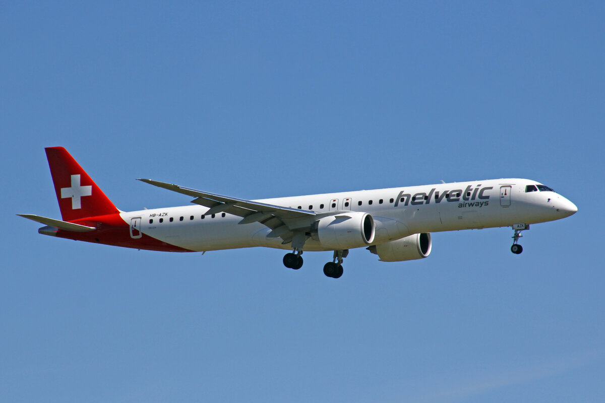 Helvetic Airways, HB-AZK, Embraer E195-E2, msn: 19020058, 18.April 2022, ZRH Zürich, Switzerland.
