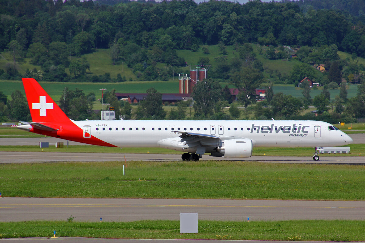 Helvetic Airways, HB-AZK, Embraer E195-E2, msn: 19020058, 21.Mai 2022, ZRH Zürich, Switzerland.