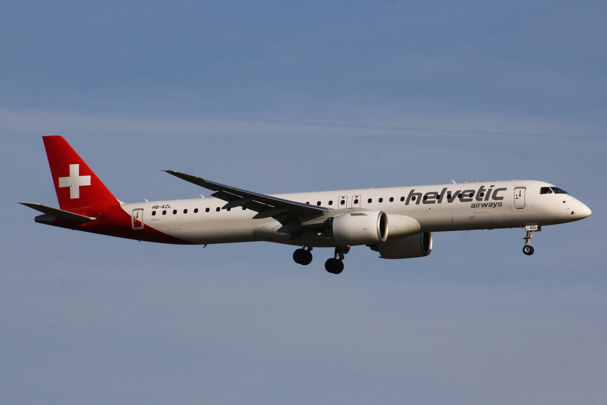 Helvetic Airways, HB-AZL, Embraer E195-E2, msn: 19020059, 01.Januar 2023, ZRH Zürich, Switzerland.