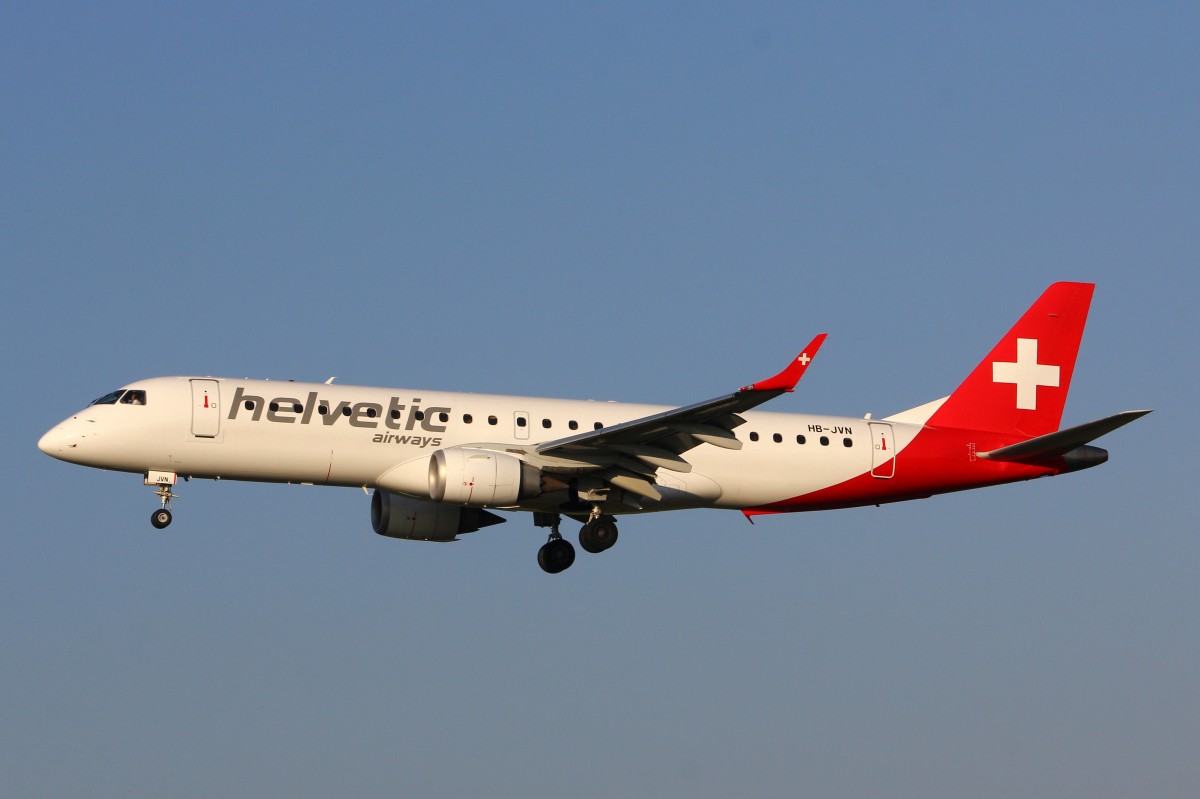 Helvetic Airways, HB-JVN, Embraer ERJ-190LR, msn: 19000285, 24.April 2015, ZRH Zürich, Switzerland.