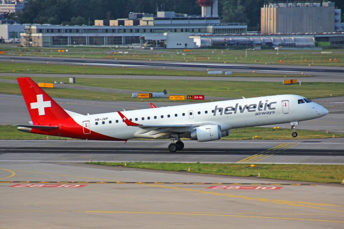 Helvetic Airways, HB-JVP, Embraer ERJ-190LR, msn: 19000387, 30.Juli 2022, ZRH Zürich, Switzerland.