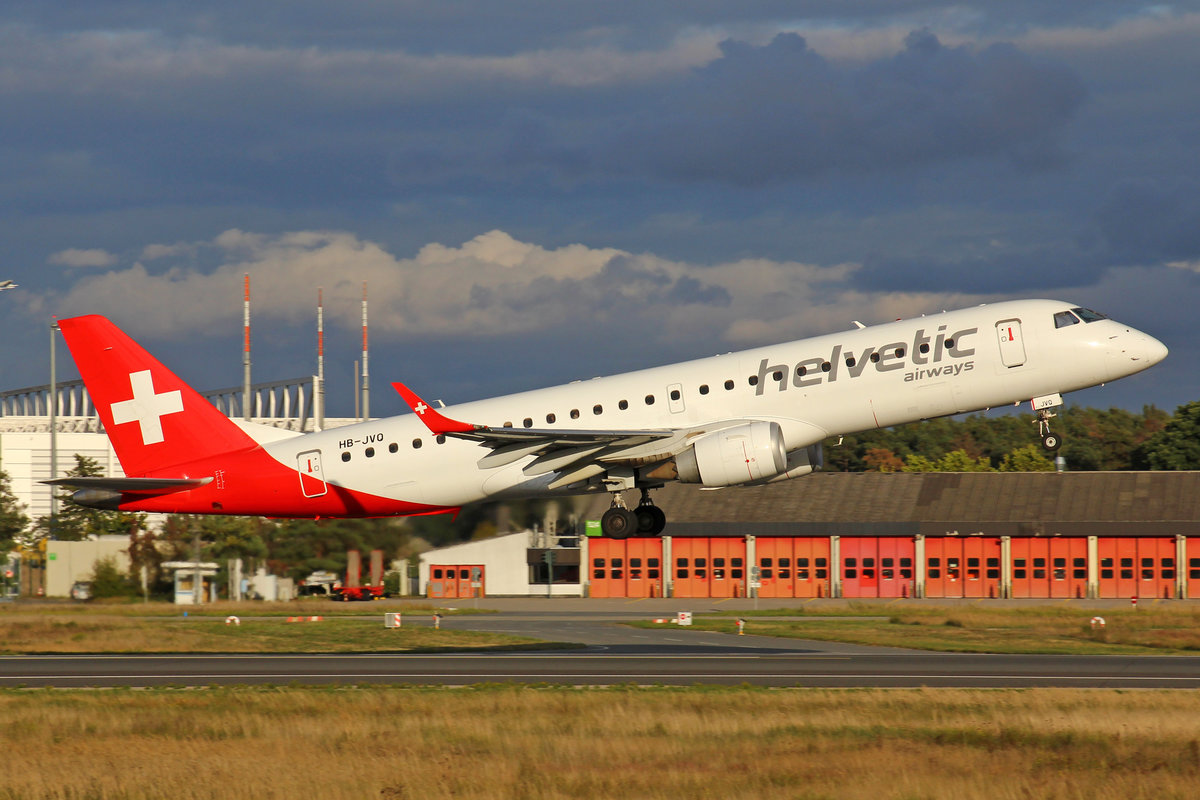Helvetic Airways, HB-JVQ, Embraer ERJ-190LR, msn: 19000420, 28.September 2019, FRA Frankfurt, Germany.