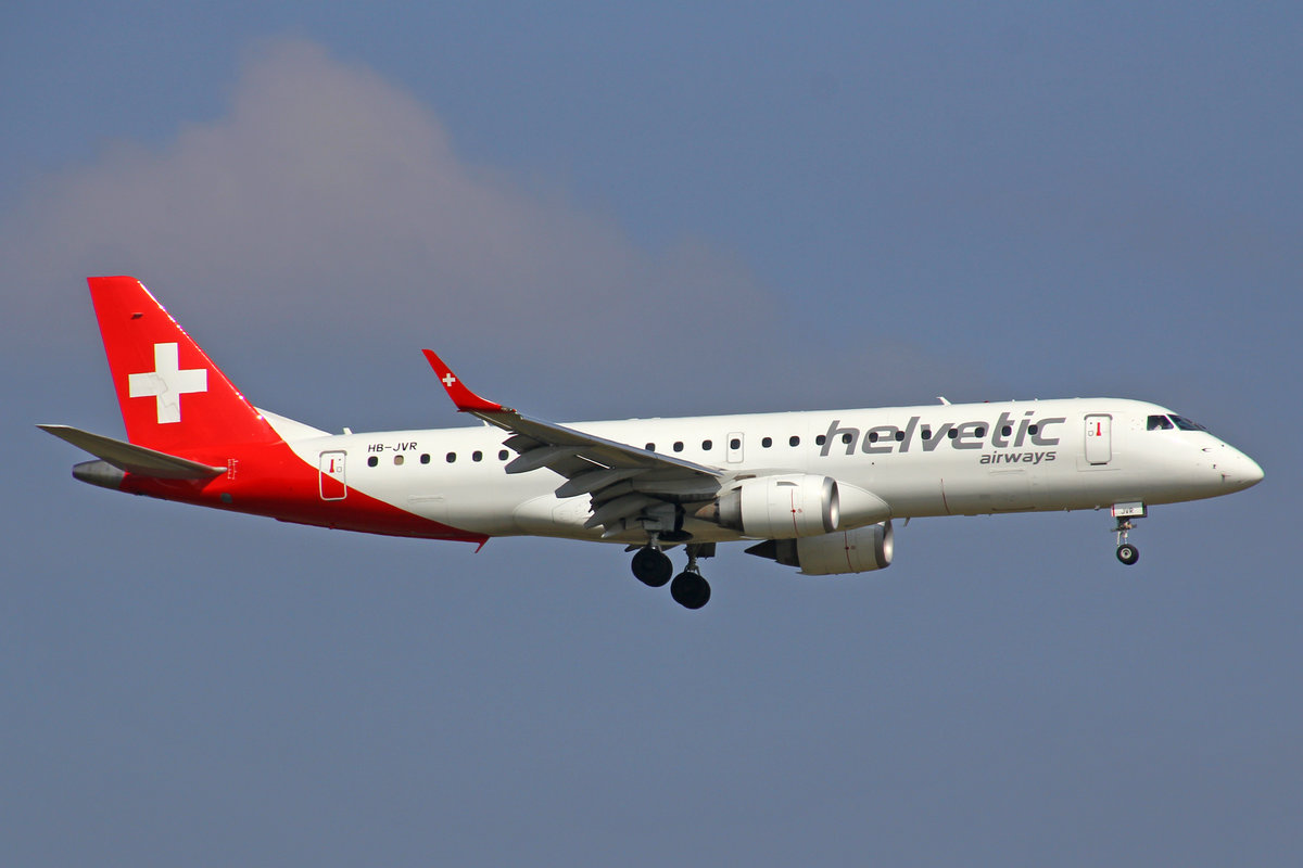 Helvetic Airways, HB-JVR, Embraer Emb-190LR, 25.März 2017, ZRH Zürich, Switzerland.