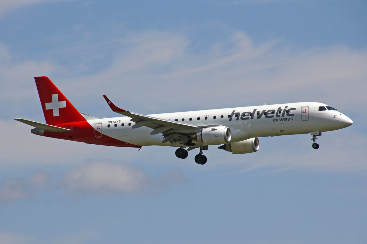 Helvetic Airways, HB-JVS, Embraer Emb-190LR, msn: 19000265, 01.August 2019, ZRH Zürich, Switzerland.