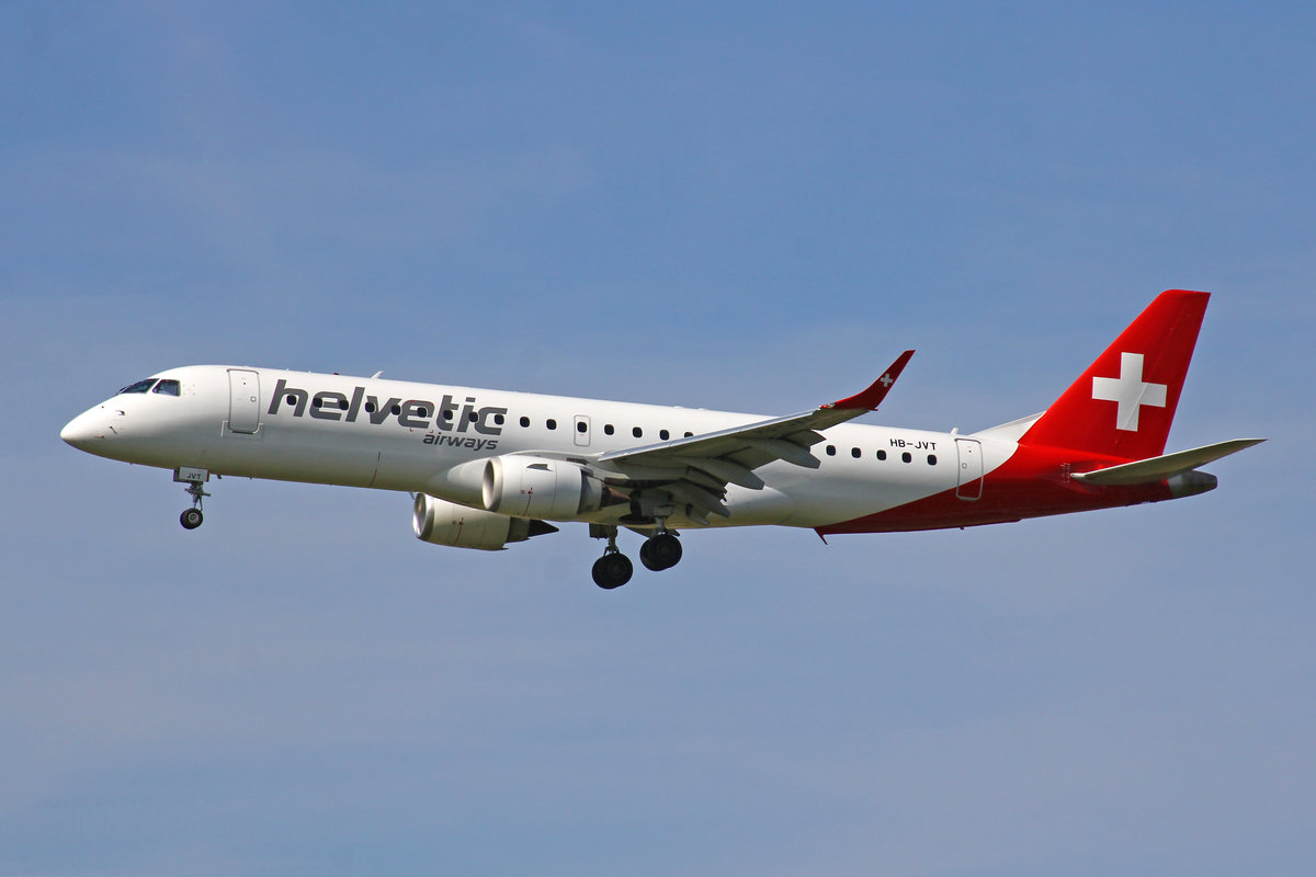 Helvetic Airways, HB-JVT, Embraer Emb-190LR, msn: 19000199, 01.August 2019, ZRH Zürich, Switzerland.