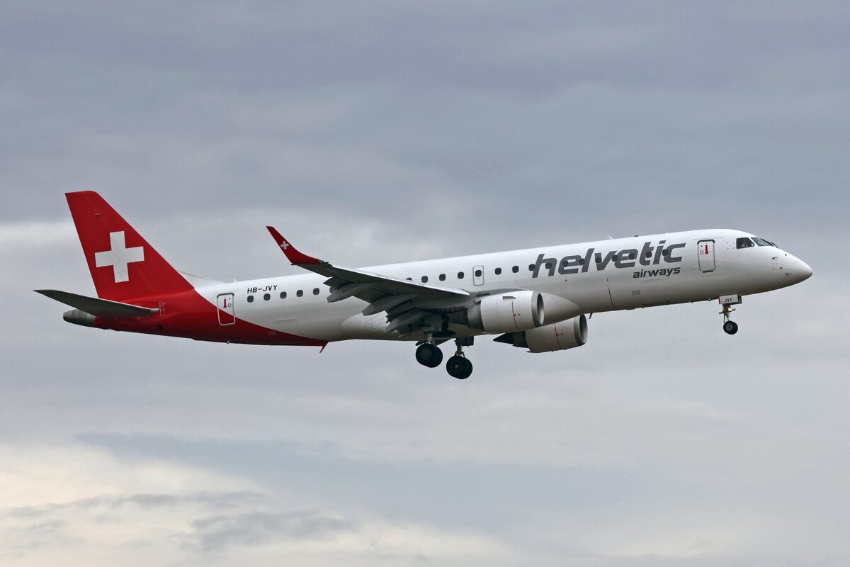 Helvetic Airways, HB-JVY, Embraer ERJ-190LR, msn: 19000607, 28.Dezember 2023, ZRH Zürich, Switzerland.