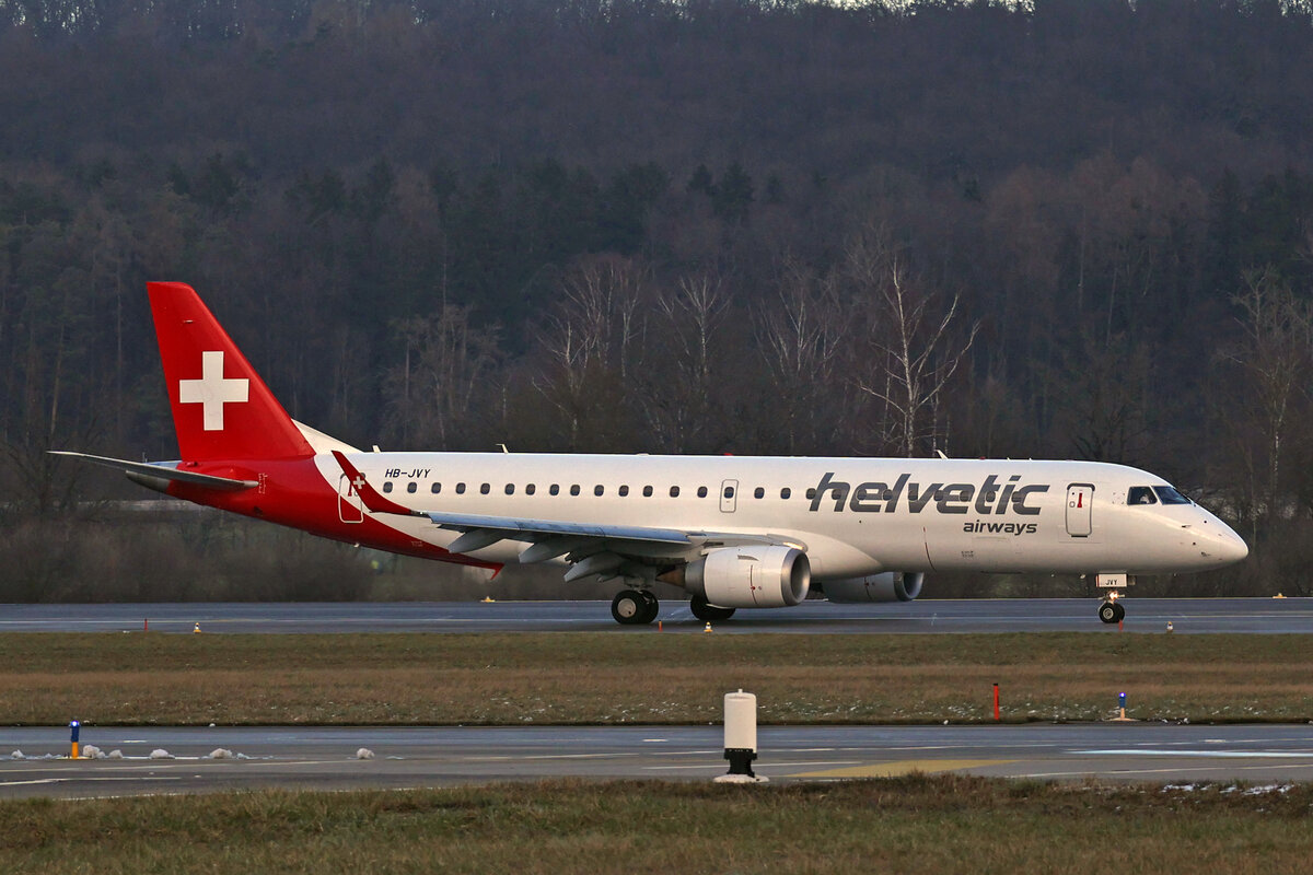 Helvetic Airways, HB-JVY, Embraer ERJ-190LR, msn: 19000607, 14.Januar 2024, ZRH Zürich, Switzerland.