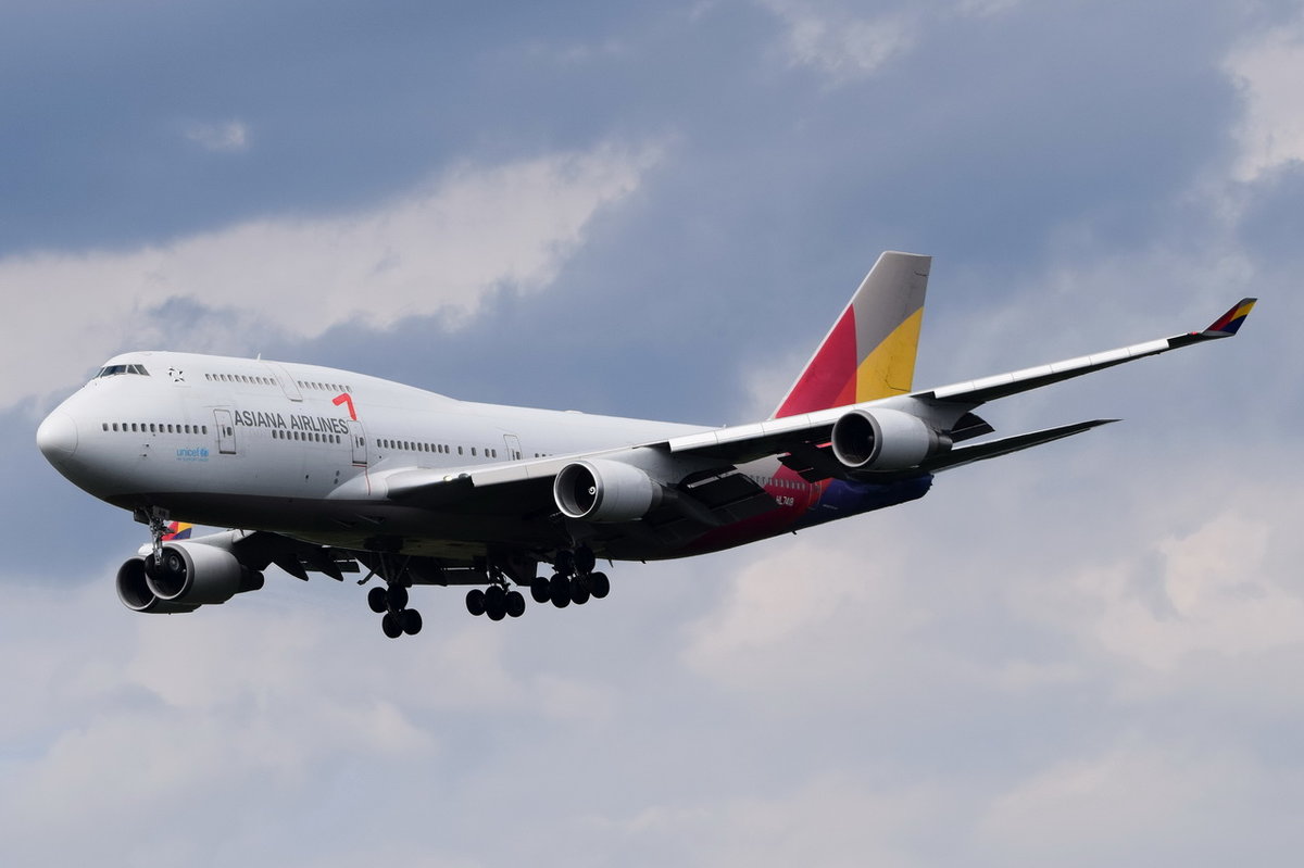 HL7418 Asiana Airlines Boeing 747-48E  am 06.08.2016 in Frankfurt beim Anflug