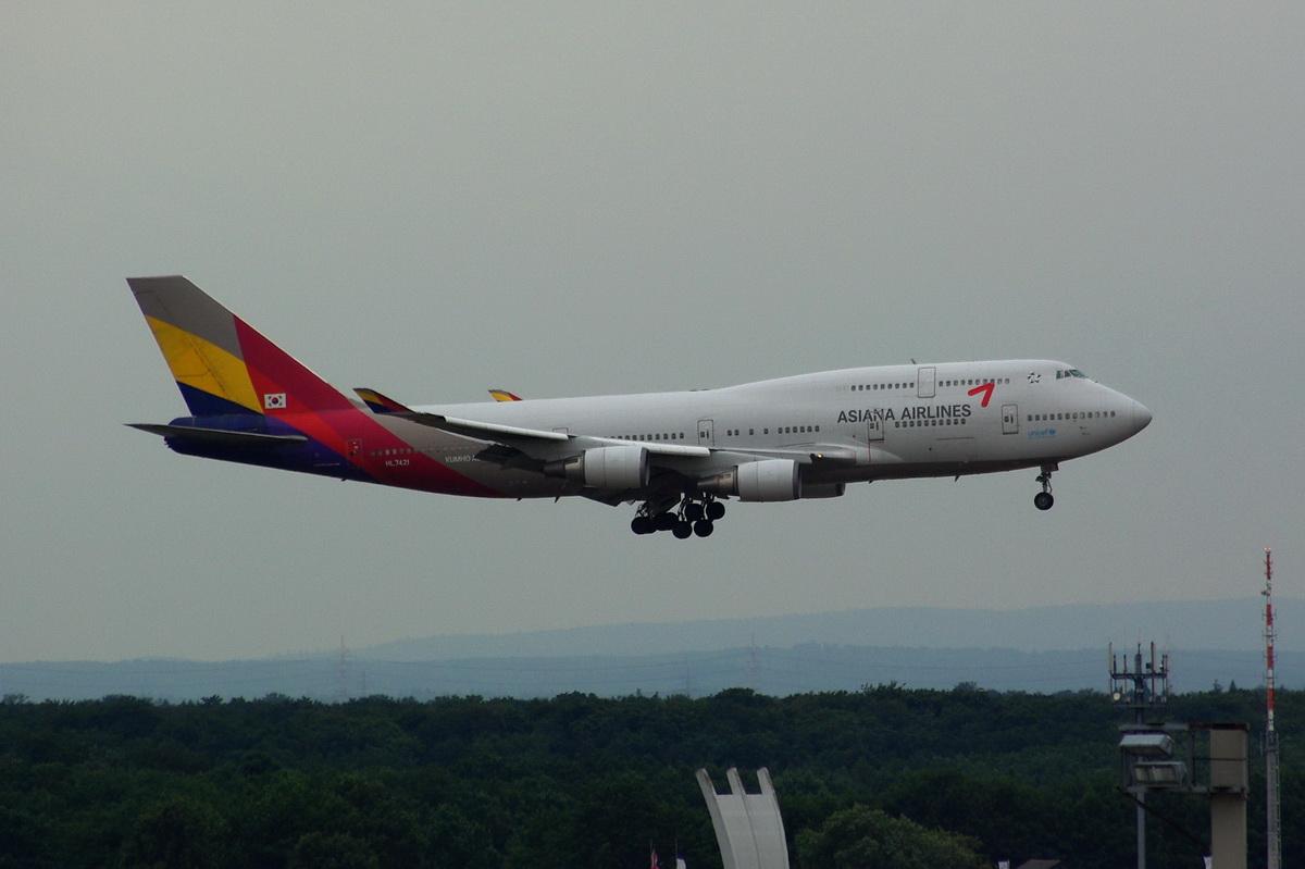 HL7421 Asiana Airlines Boeing 747-48E(M)    08.08.2013

Anflug auf Frankfurt