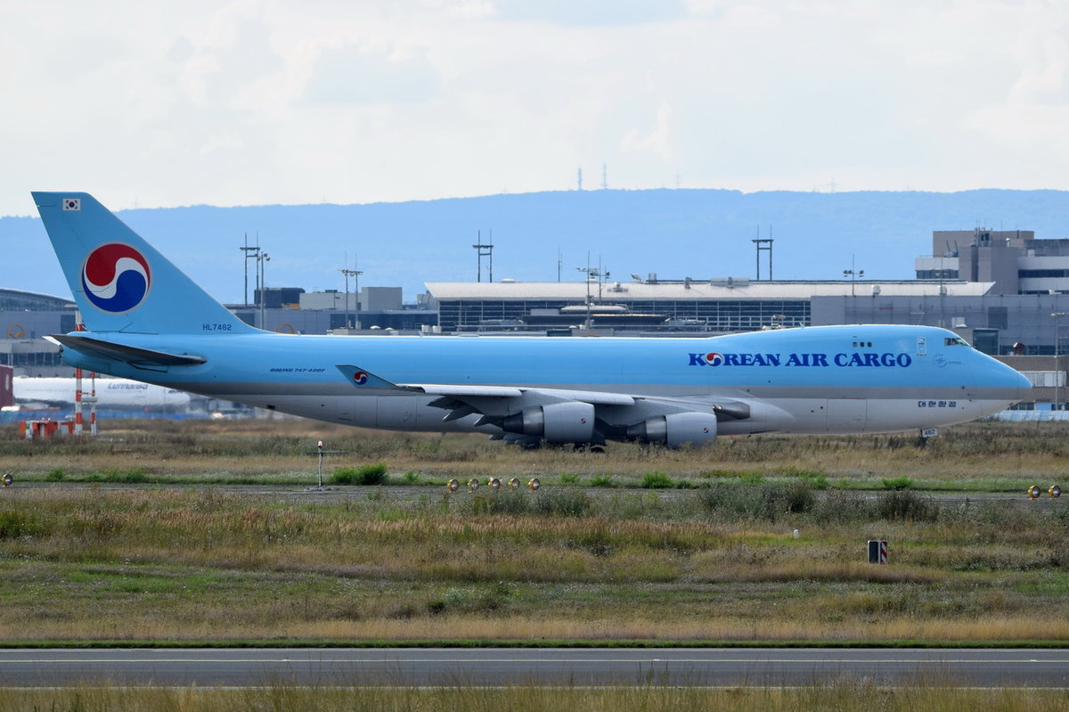 HL7462 Korean Air Cargo Boeing 747-4B5F  in Frankfurt Richtung Gate am 06.08.2016