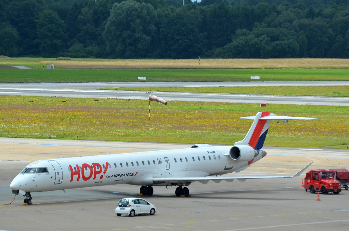 HOP! Canadair Regional Jet CRJ-1000ER F-HMLF in Hamburg Fuhlsbüttel am 02.07.16