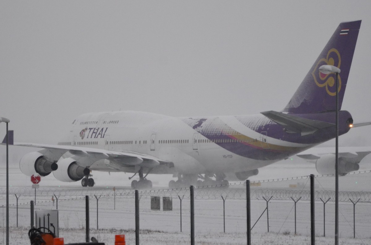 HS-TGP Thai Airways International Boeing 747-4D7   in München am 27.12.2014 zum Start