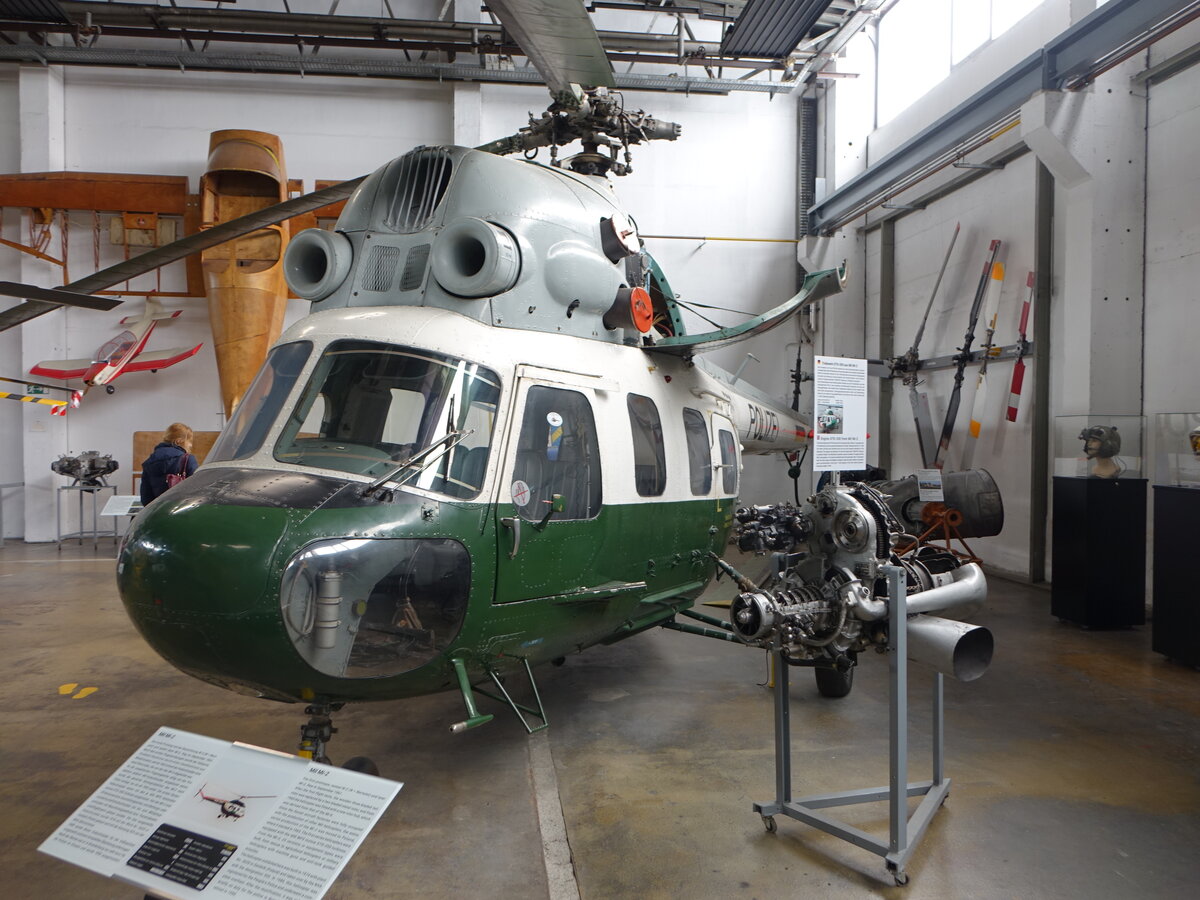 Hubschrauber, MIL MI-2, Hersteller WSK Polen, zwei Istov GTD-350 Triebwerke, Kennung 555, Luftfahrtmuseum Wernigerode (23.03.2024)