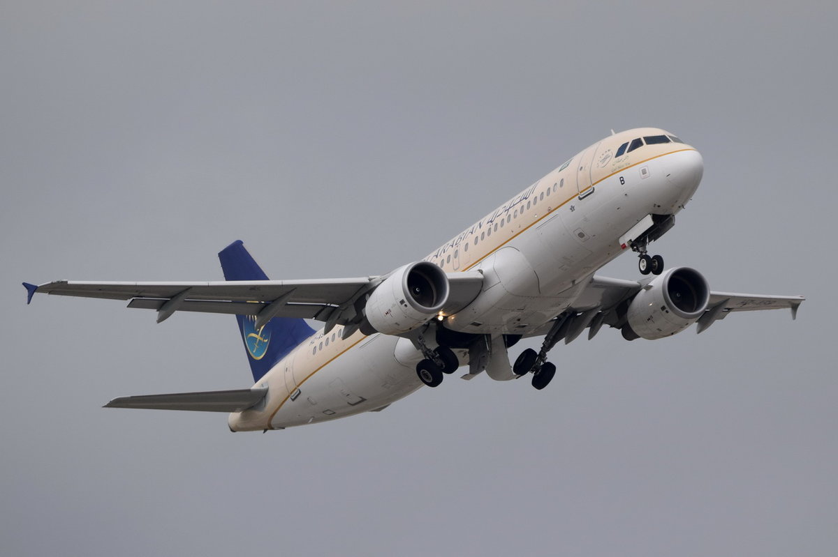 HZ-ASB Saudi Arabian Airlines Airbus A320-214   in München gestartet am 13.10.2016