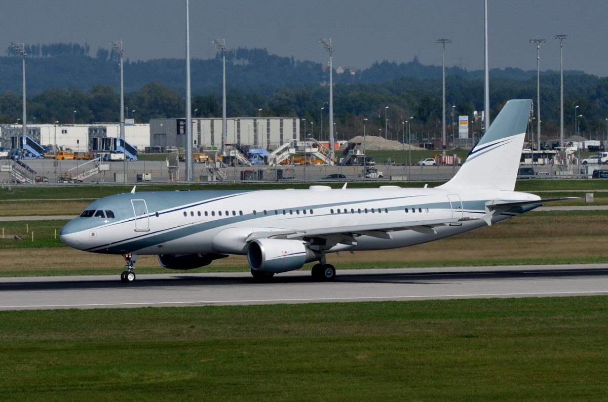 HZ-XY7 Aviation Link Company Airbus A320-214   gelanndet am 11.09.2015 in München