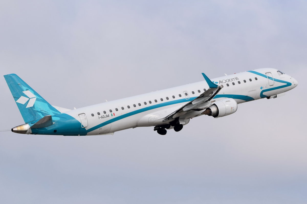 I-ADJM Air Dolomiti Embraer ERJ-195LR (ERJ-190-200 LR)  in München am 13.10.2016 gestartet