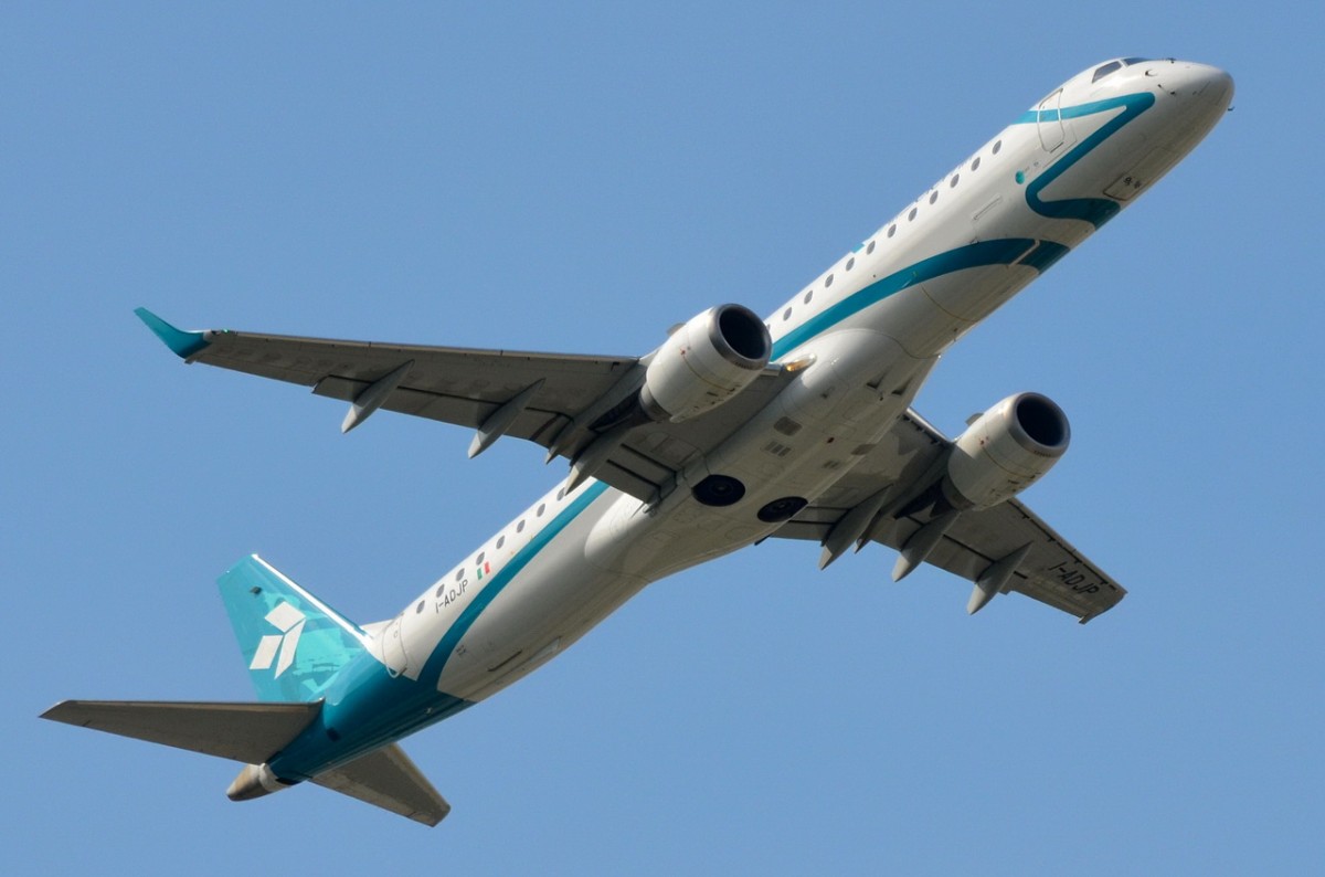 I-ADJP Air Dolomiti Embraer ERJ-195LR (ERJ-190-200 LR)  am 10.09.2015 in München gestartet