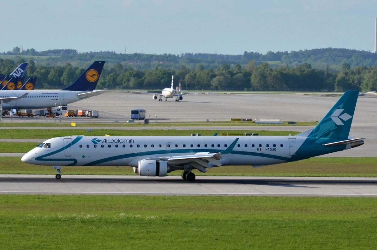 I-ADJQ Air Dolomiti Embraer ERJ-195LR (ERJ-190-200 LR)  beim Start in München am 10.05.2015