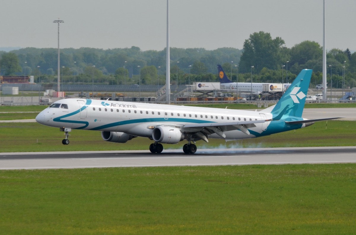 I-ADJR Air Dolomiti Embraer ERJ-195LR (ERJ-190-200 LR)  gelandet am 12.05.2015 in München