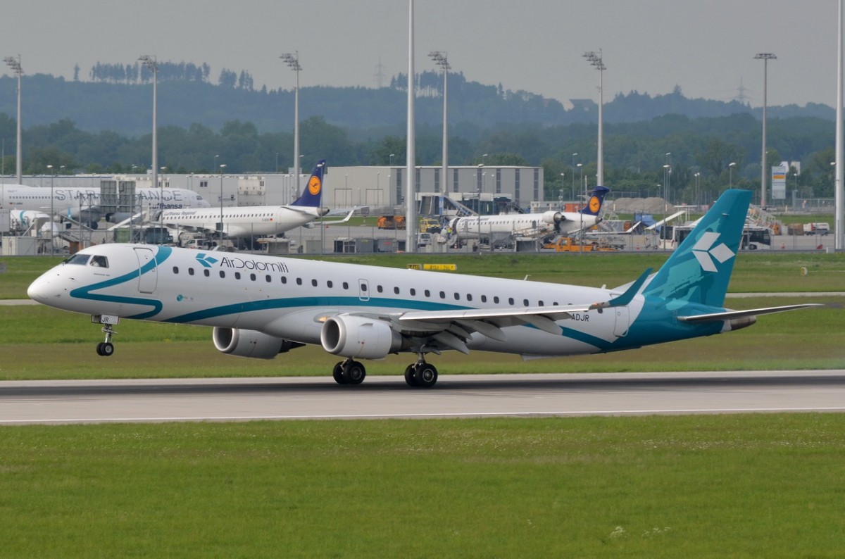 I-ADJR Air Dolomiti Embraer ERJ-195LR (ERJ-190-200 LR)  in München bei der Landung  14.05.2015