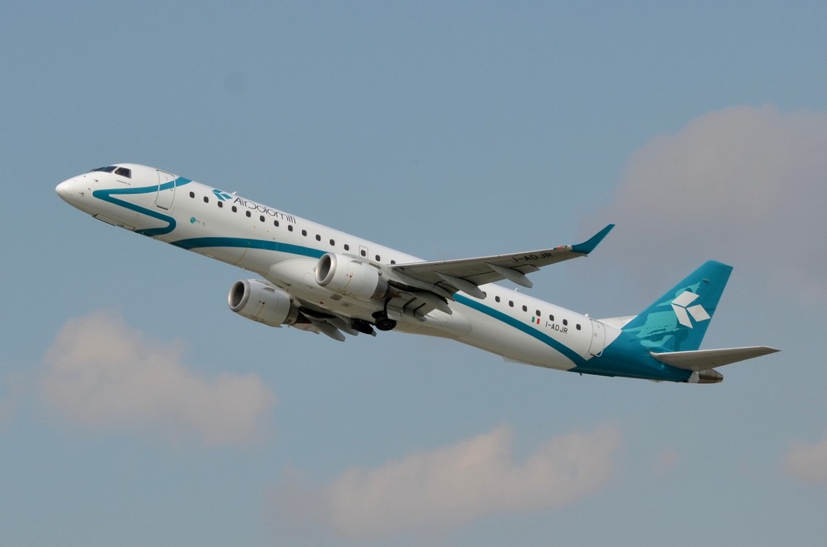 I-ADJR Air Dolomiti Embraer ERJ-195LR (ERJ-190-200 LR)   in München am 11.09.2015 gestartet