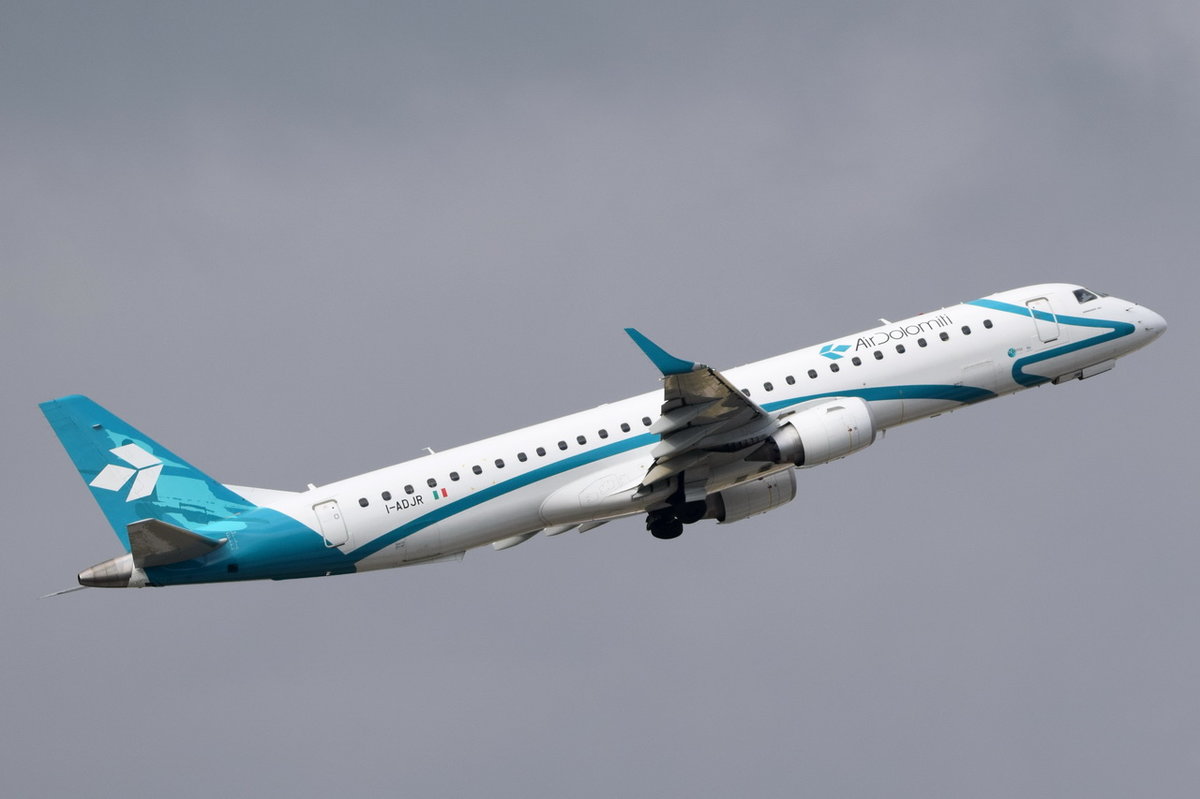 I-ADJR Air Dolomiti Embraer ERJ-195LR (ERJ-190-200 LR)  in München am 12.10.2016 gestartet