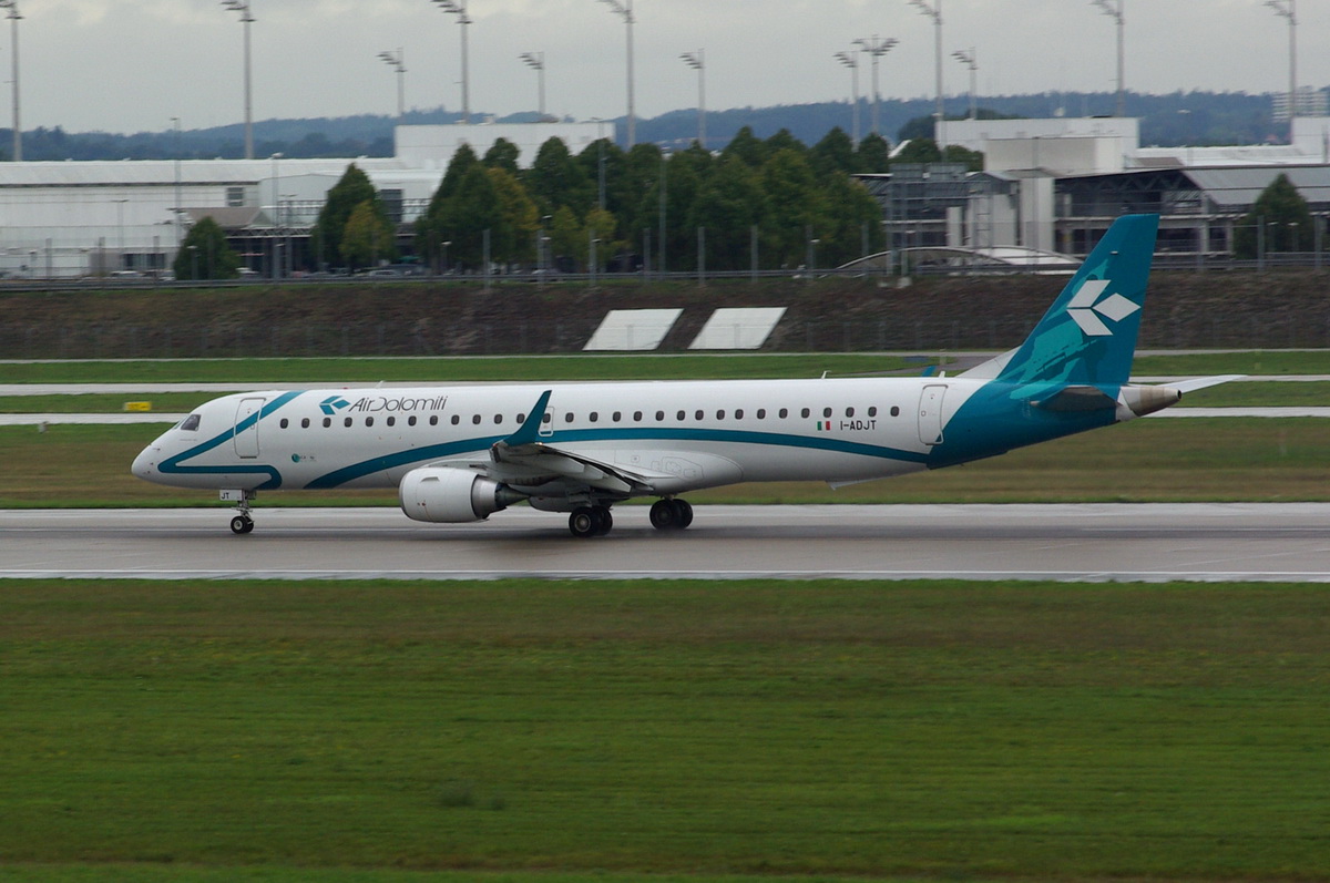 I-ADJT Air Dolomiti Embraer ERJ-195LR (ERJ-190 bis 200 LR)    15.09.2013

Flughafen Mnchen