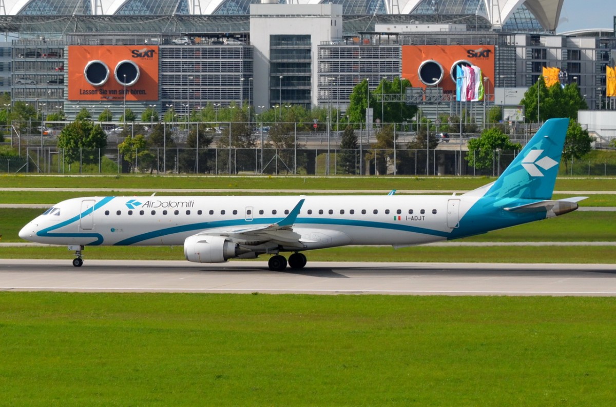 I-ADJT Air Dolomiti Embraer ERJ-195LR (ERJ-190-200 LR)  gelandet in München am 10.05.2015