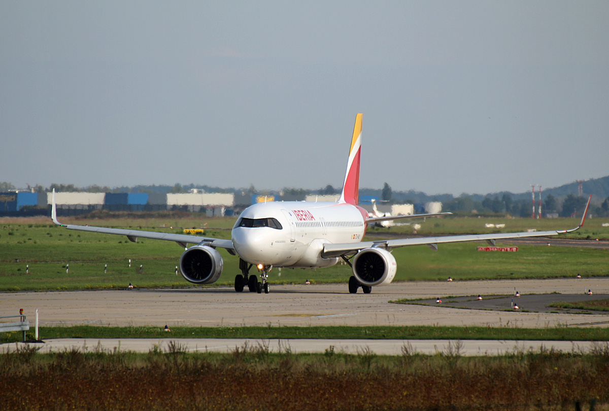 Iberia, Airbus A 320-251N, EC-NJY, BER, 26.09.2021