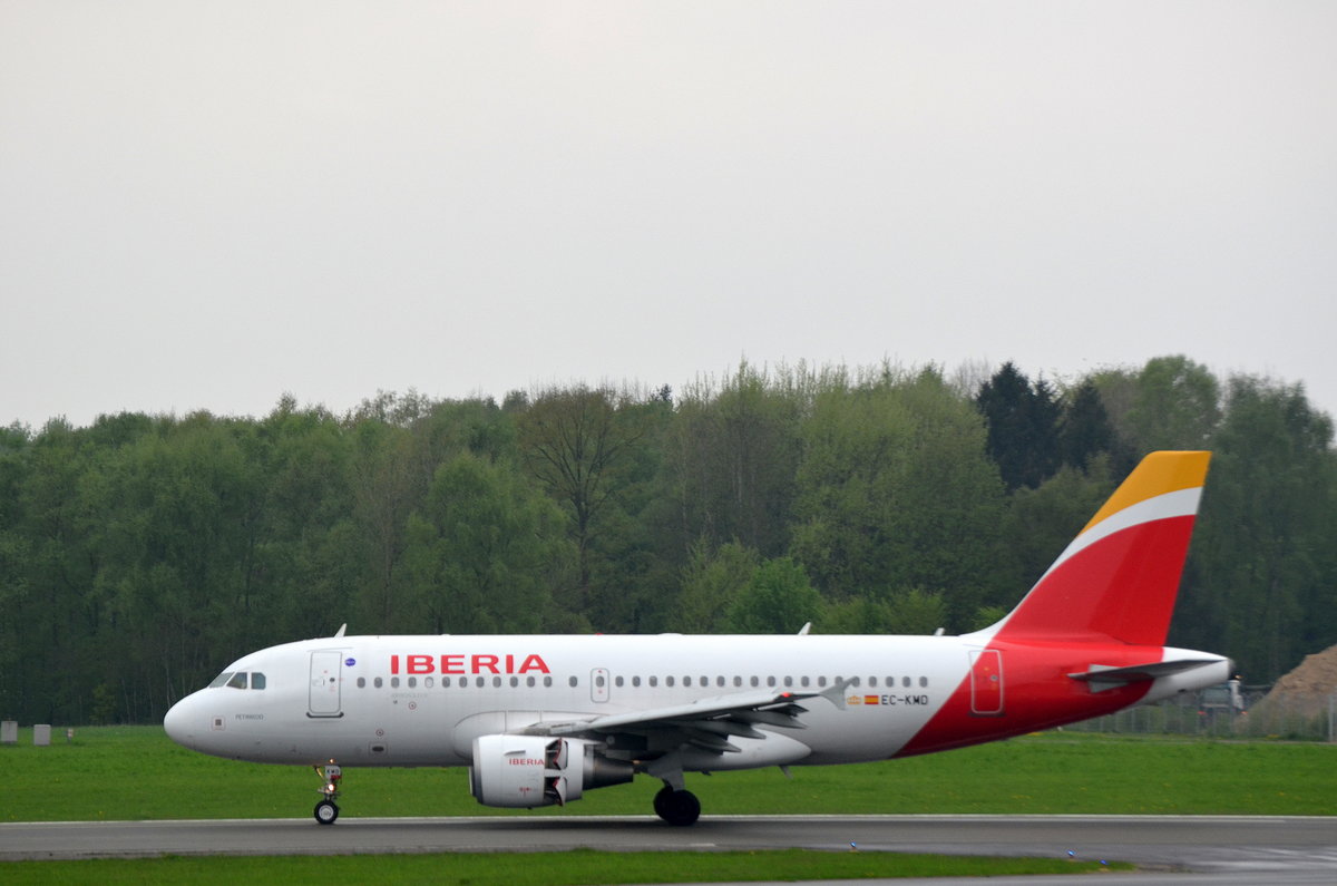 Iberia Airbus A319 EC-KMD Petirrojo bei der Landung in Hamburg Fuhlsbüttel am 30.04.18