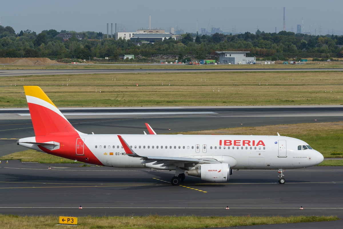 Iberia Airbus A320-214(WL) EC-MDK am 11.09.2016 in Düsseldorf.