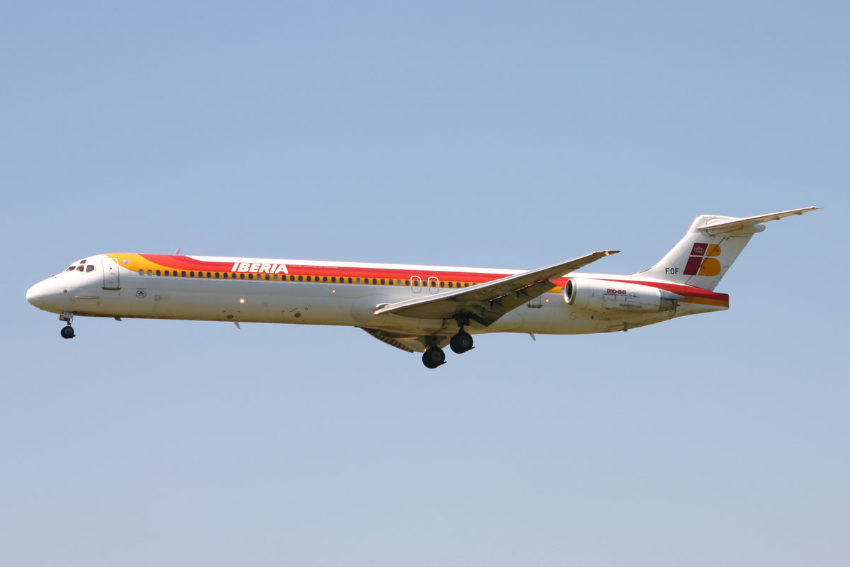 Iberia, EC-FOF, McDonnell Douglas MD-88, msn: 53307/2015,  Puerta de Alcala , 18.Juli 2006, ZRH Zürich, Switzerland.
