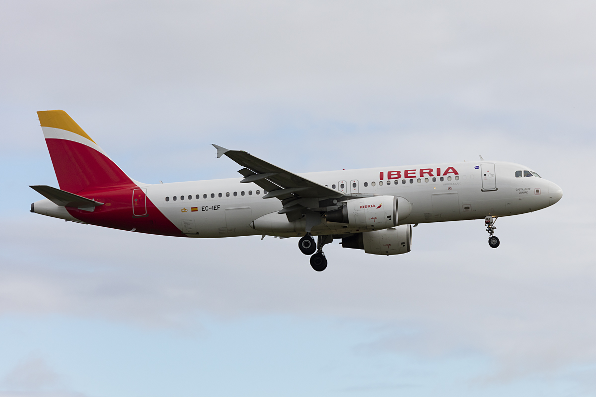 Iberia, EC-IEF, Airbus, A320-214, 03.10.2016, ZRH, Zürich, Switzerland


