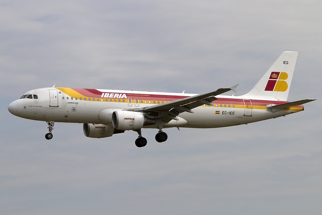 Iberia, EC-IEG, Airbus, A320-214, 02.06.2014, BCN, Barcelona, Spain


