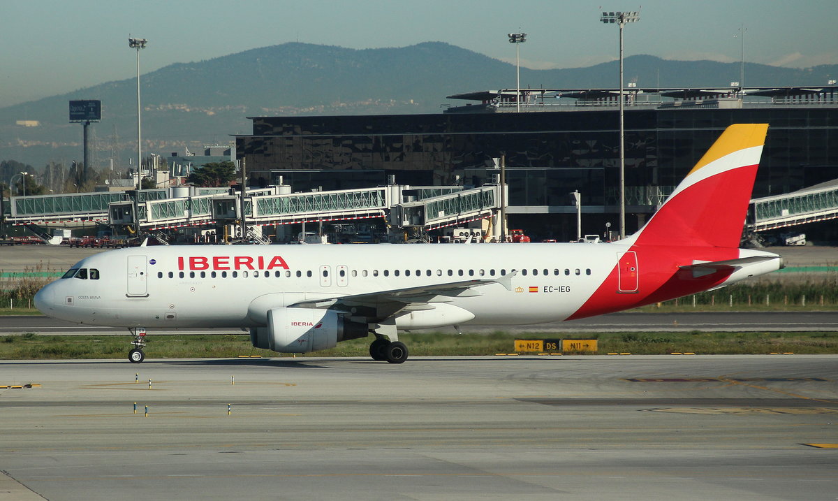 Iberia, EC-IEG, MSN 1674, Airbus A 320-214,05.04.2018, BCN-LEBL, Barcelona-El Prat, Spanien (Name: Costa Brava) 