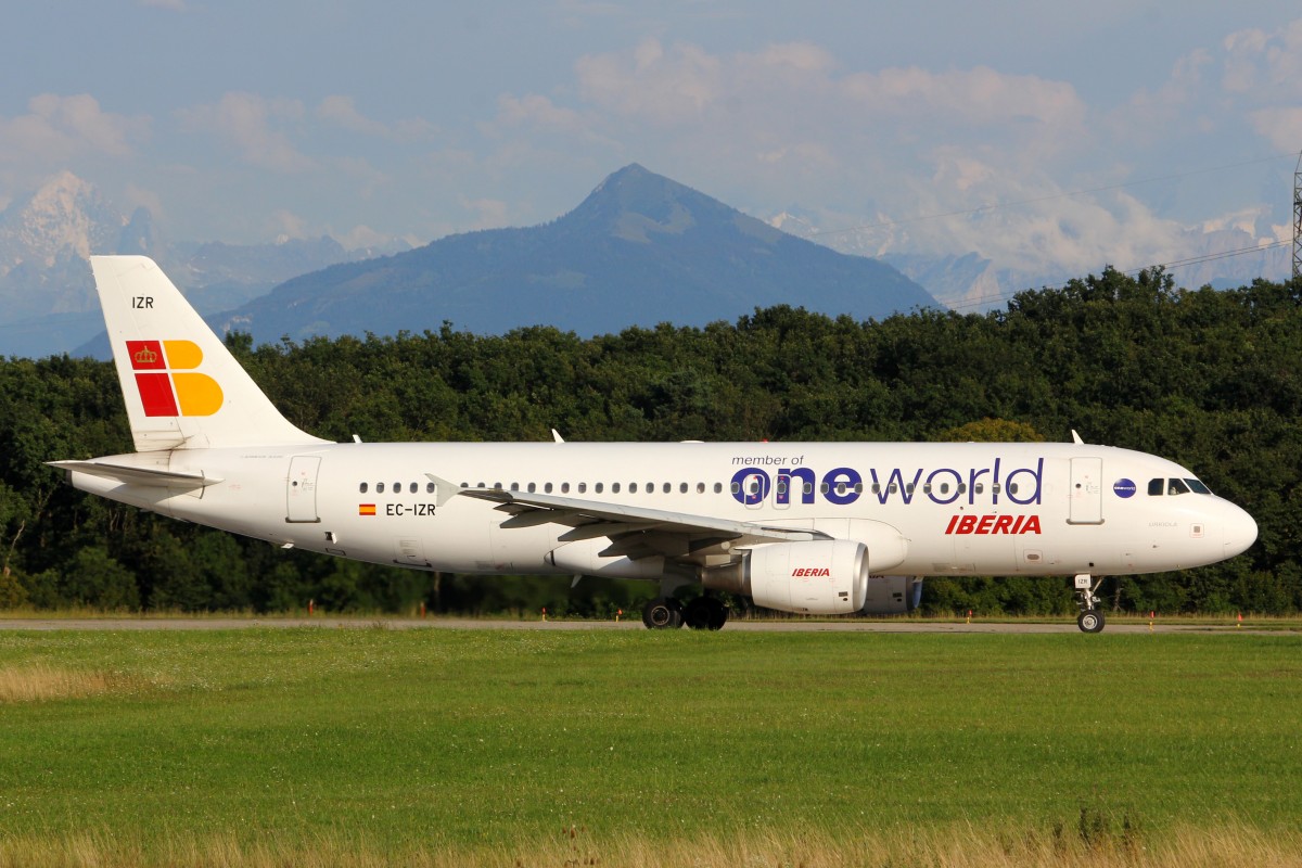 Iberia, EC-IZR, Airbus A320-214, 9. August 2014, GVA  Genève, Switzerland.