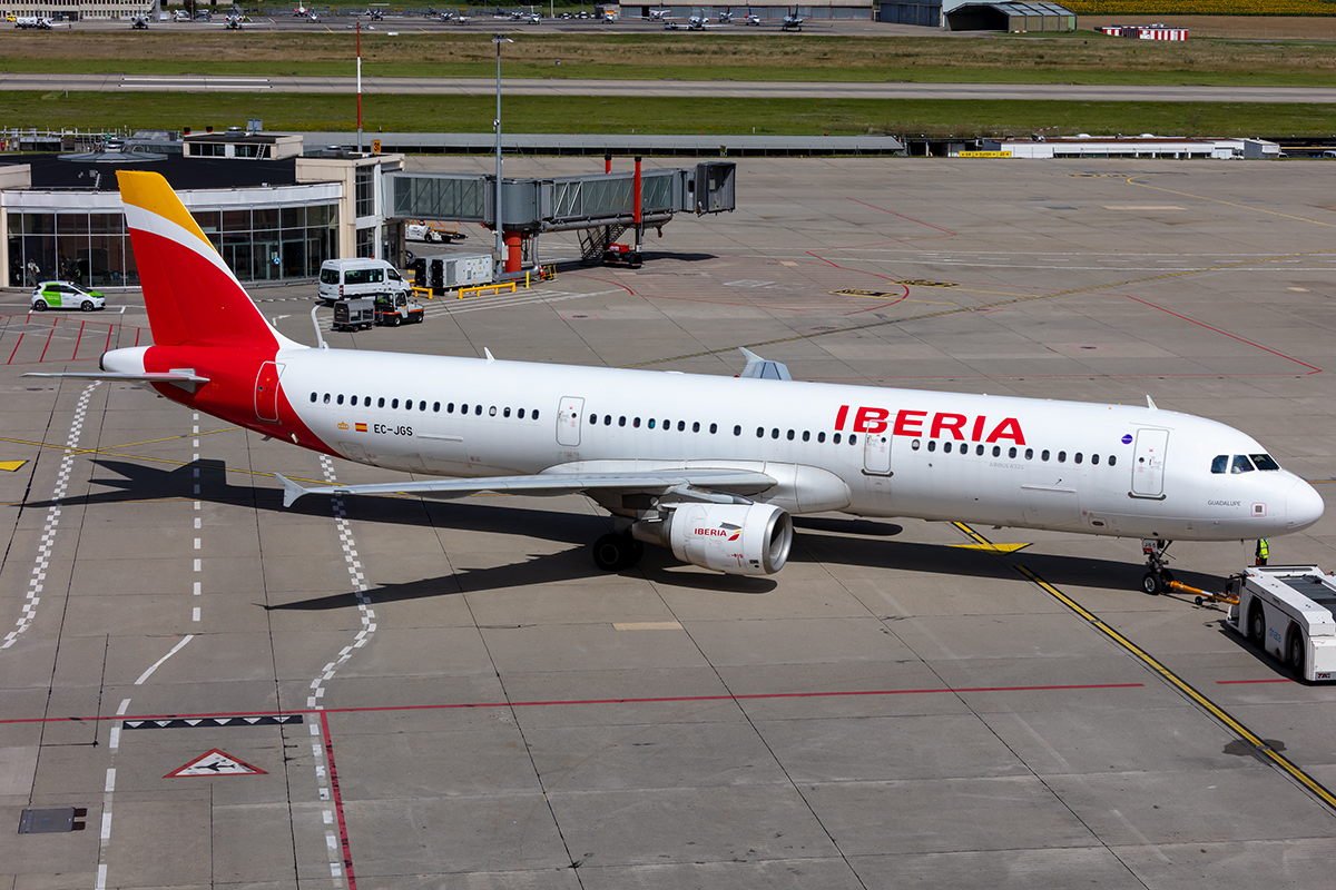Iberia, EC-JGS, Airbus, A321-211, 06.08.2021, GVA, Geneve, Switzerland