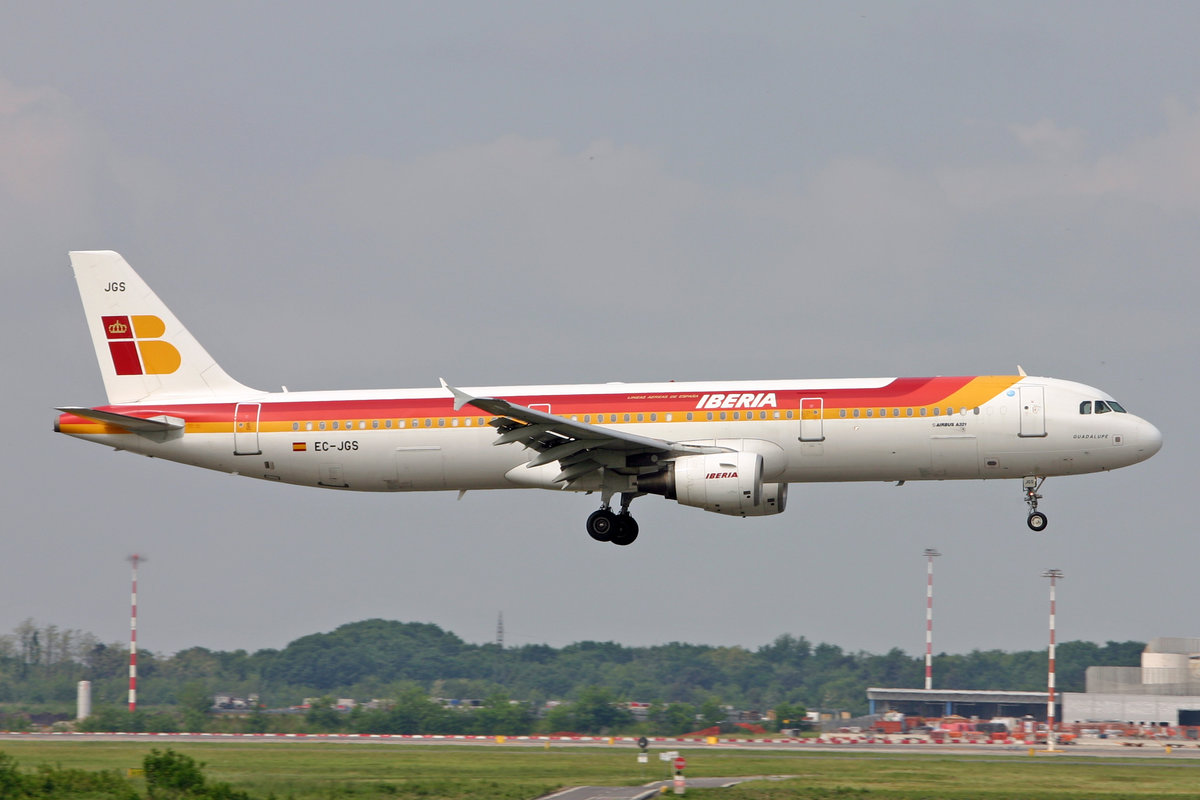 Iberia, EC-JGS, Airbus A321-212, msn: 2472,  Guadalupe , 16.Mai 2009, MXP Milano Malpensa, Italy.