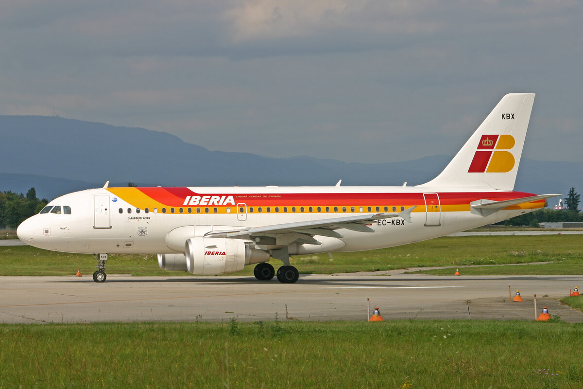 Iberia, EC-KBX, Airbus A319-111, msn: 3078,  Oso Pardo , 01.September 2007, GVA Genève, Switzerland.