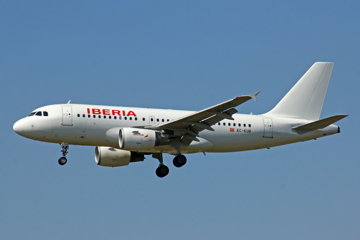 Iberia, EC-KUB, Airbus A319-111, msn: 3651, 30.Juli 2022, ZRH Zürich, Switzerland.