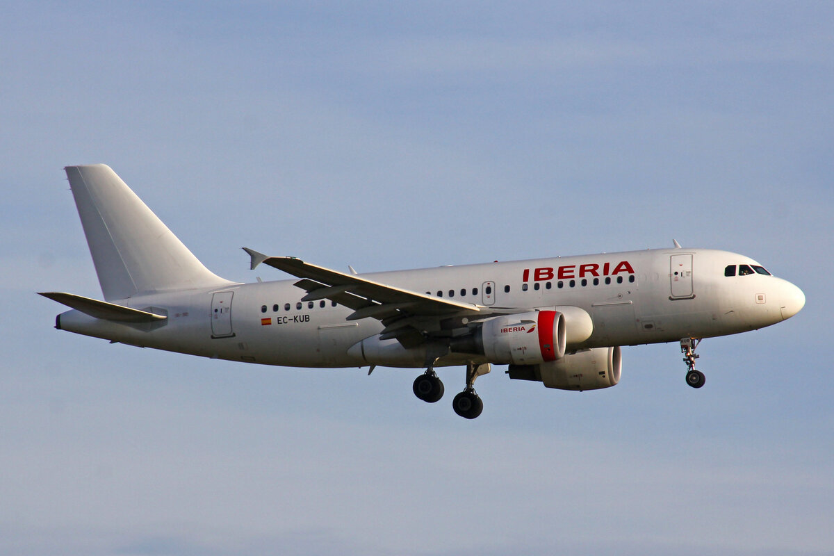 Iberia, EC-KUB, Airbus A319-111, msn: 3651, 01.Januar 2023, ZRH Zürich, Switzerland.
