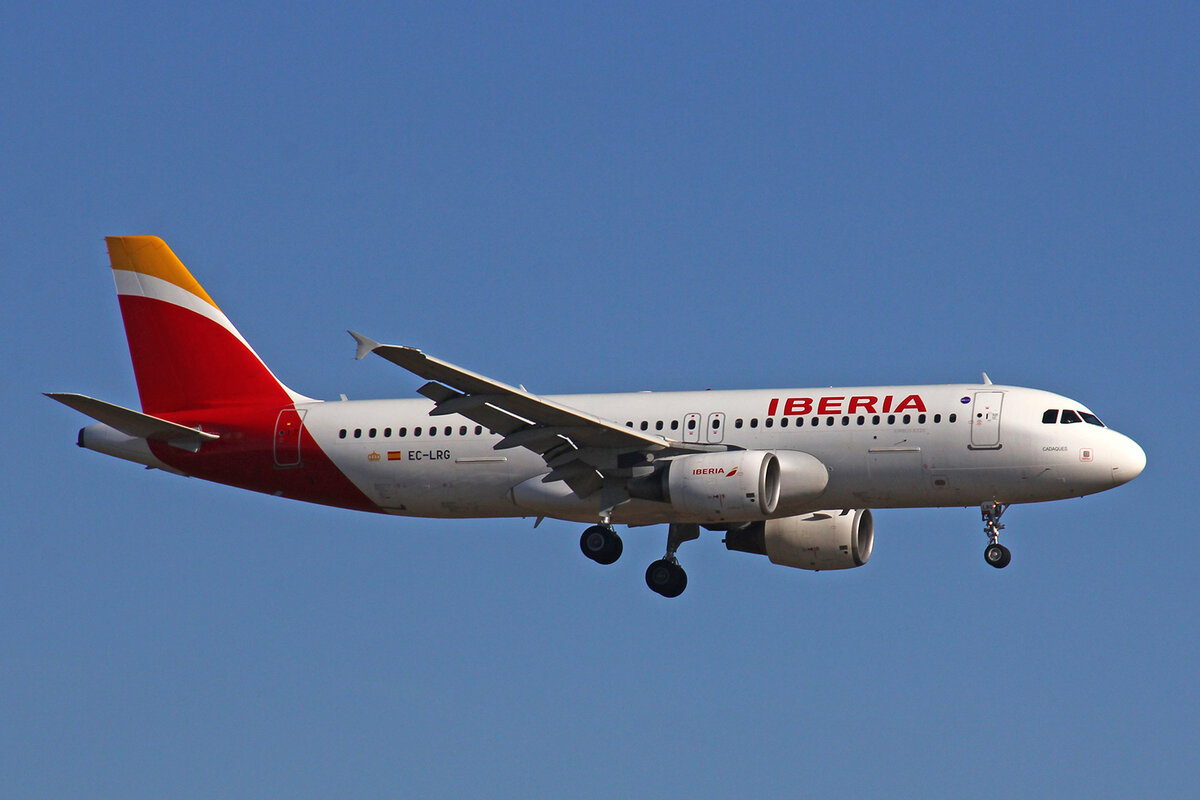 Iberia, EC-LRG, Airbus A320-214, msn: 1516,  Cadaqués , 13.Februar 2022, ZRH Zürich, Switzerland.