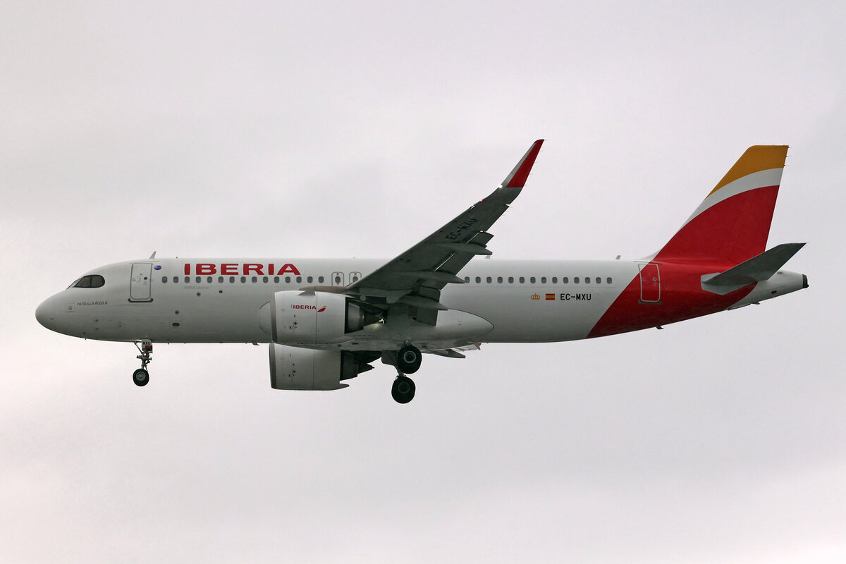 Iberia, EC-MXU, Airbus A320-251N, msn: 8221,  Patrulla Águila , 03.Juli 2023, LHR London Heathrow, United Kingdom.