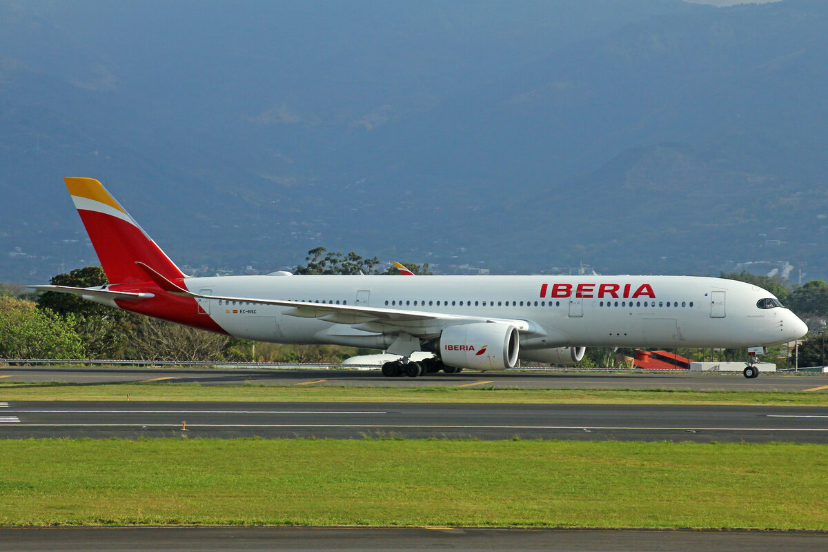 Iberia, EC-NSC, Airbus A350-941, msn: 483,  Hola Madrid , 24.März 2023, SJO San José, Costa Rica.