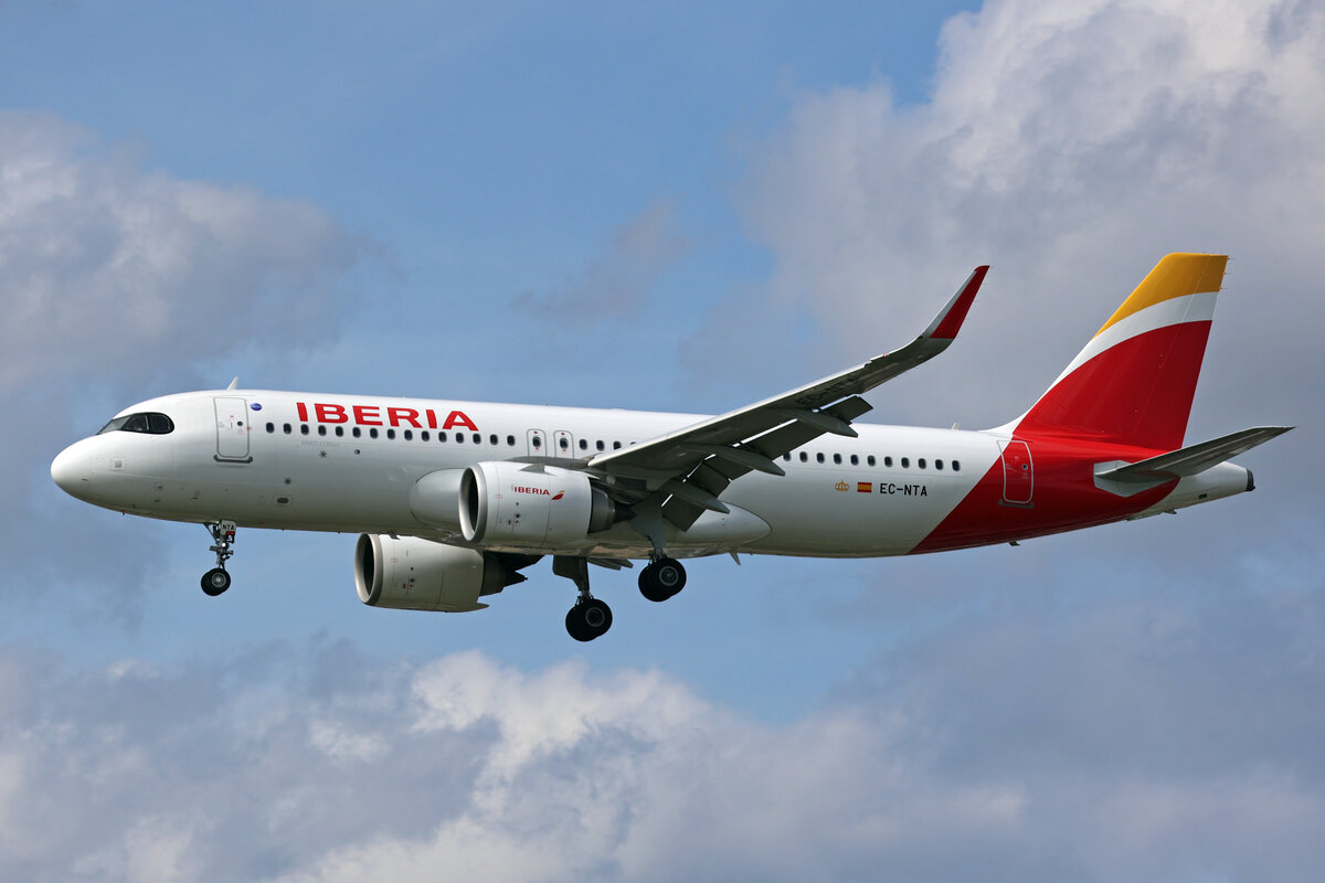 Iberia, EC-NTA, Airbus A320-251N, msn: 10696,  Castillo De Loarre , 06.Juli 2023, LHR London Heathrow, United Kingdom.