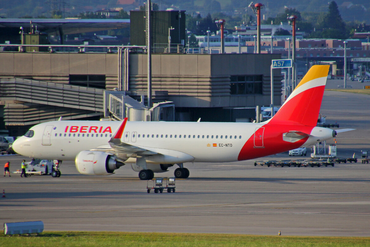 Iberia, EC-NTO, Airbus A320-251N, msn: 10818,  La Munoza , 30.Juli 2022, ZRH Zürich, Switzerland.