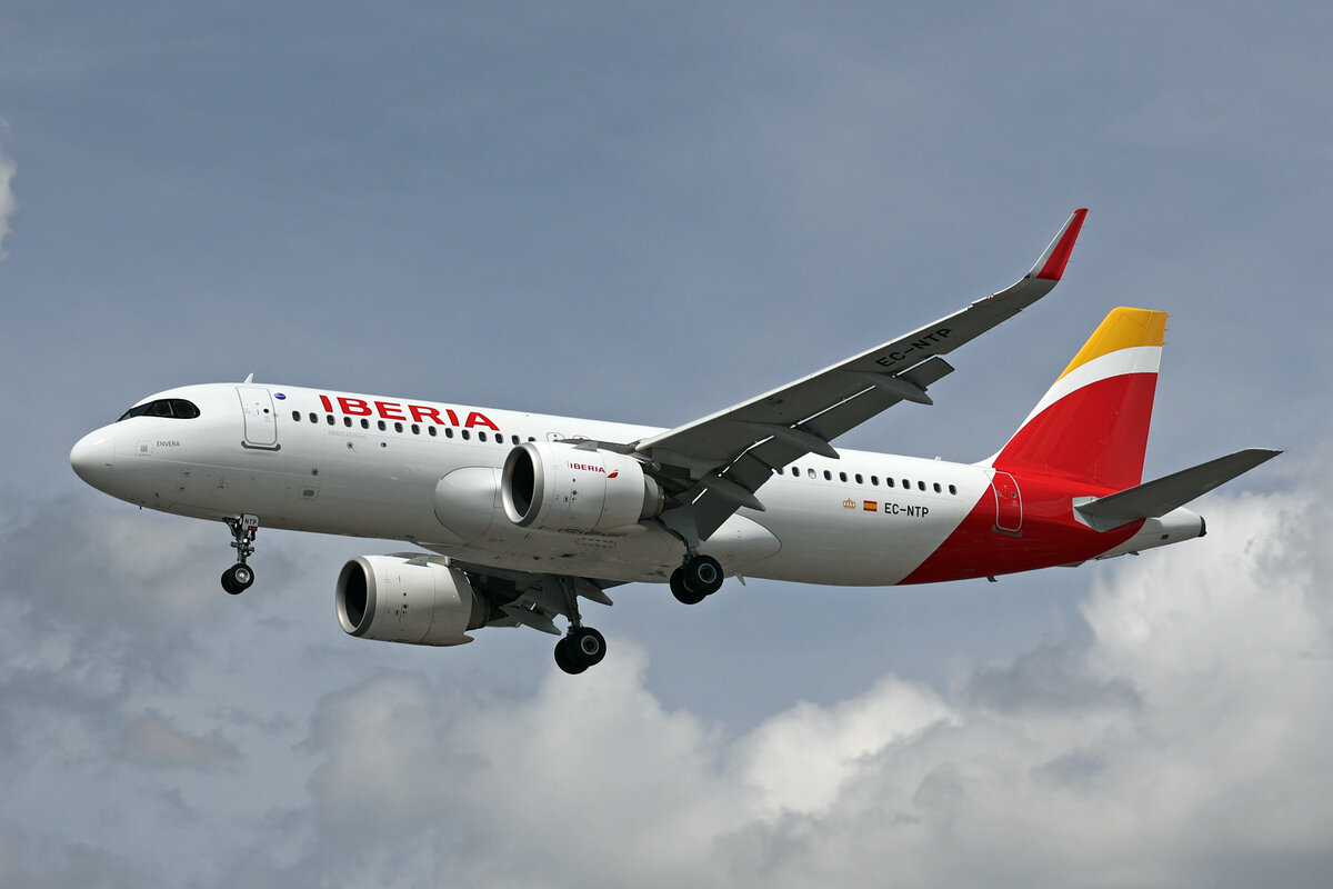 Iberia, EC-NTP, Airbus A320-251N, msn: 10830,  Envera , 06.Juli 2023, LHR London Heathrow, United Kingdom.