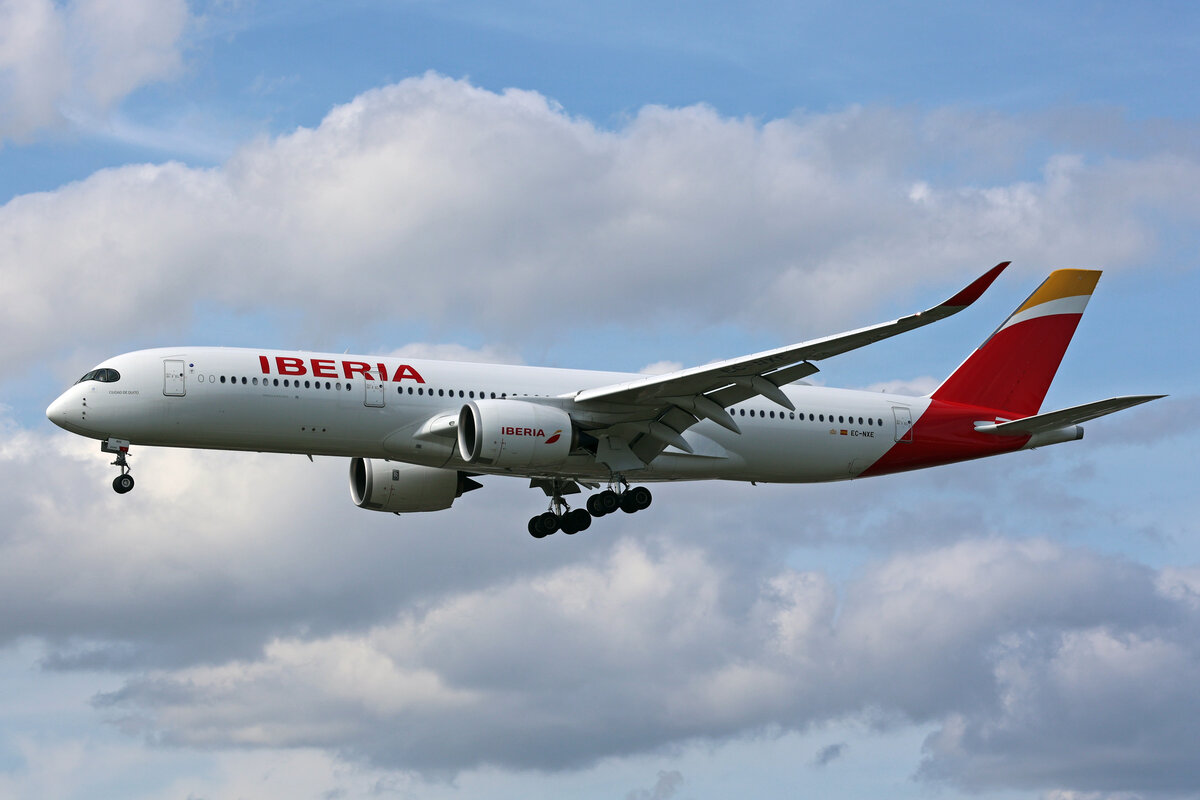 Iberia, EC-NXE, Airbus A350-941, msn: 579,  Ciudad De Quito , 06.Juli 2023, LHR London Heathrow, United Kingdom.